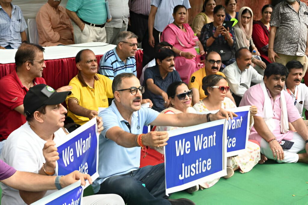 Kashmiri Pandits protesting in Jantar Mantar after government blocks relief compensation for migrants living in exile. 